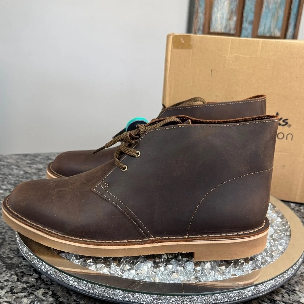 Clarks Men’s Dark Brown leather Chukka Boots with Tan Sole NEW 12W
